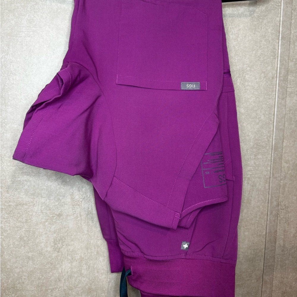 FIGS scrubs